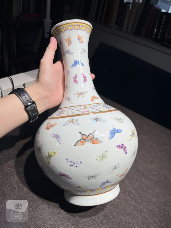 清光绪 粉彩百蝶纹赏瓶 - 图11